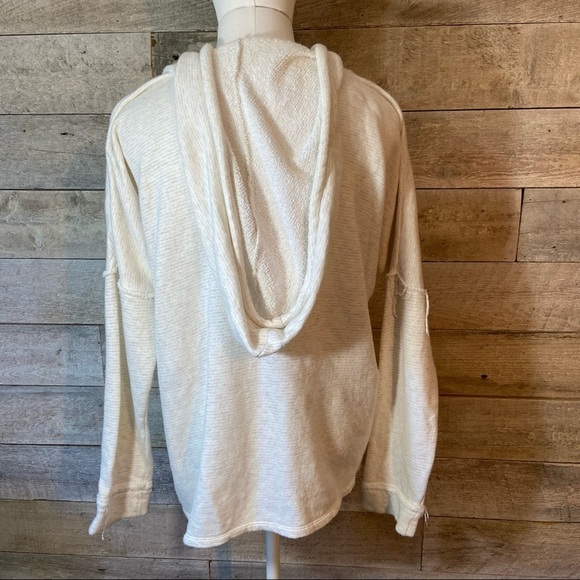 O’Neill women’s cream  coloured hoodie in size‎ x-small - Picture 2 of 9